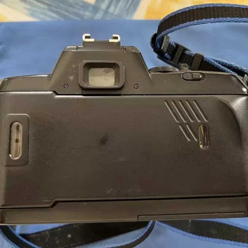 REDUCED Nikon N5005 35mm AF Film Camera w/ Lens Cap and Strap 28-80mm
